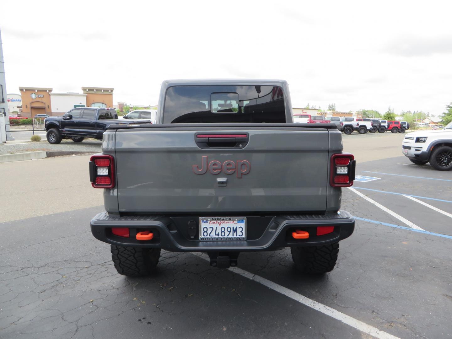 2021 Sting Grey /BLACK Jeep Gladiator Gladiator Mojave (1C6JJTEG4ML) with an 3.6L V6 engine, automatic transmission, located at 2630 Grass Valley Highway, Auburn, CA, 95603, (530) 508-5100, 38.937893, -121.095482 - Mojave Galdiator featuring a Readylift 4" suspension system, 37" Nitto Ridge Grappler tires, 17" Fuel Ammo wheels, Rugged Ridge bed cover, and window tint. - Photo#5